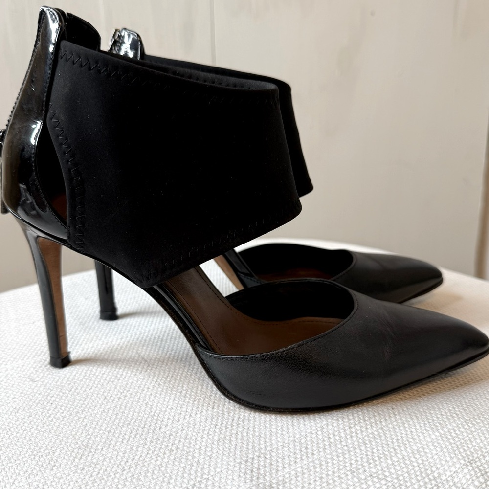 DONALD J PLINER Black Leather Ankle Band Heels 9